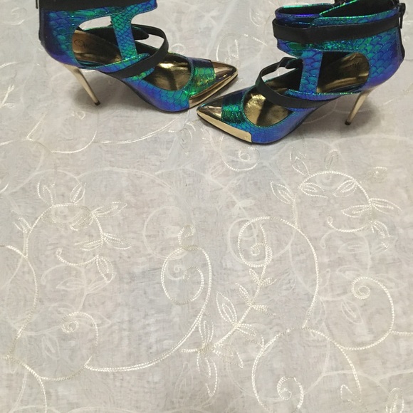 Shoes - Picture 4 of 5